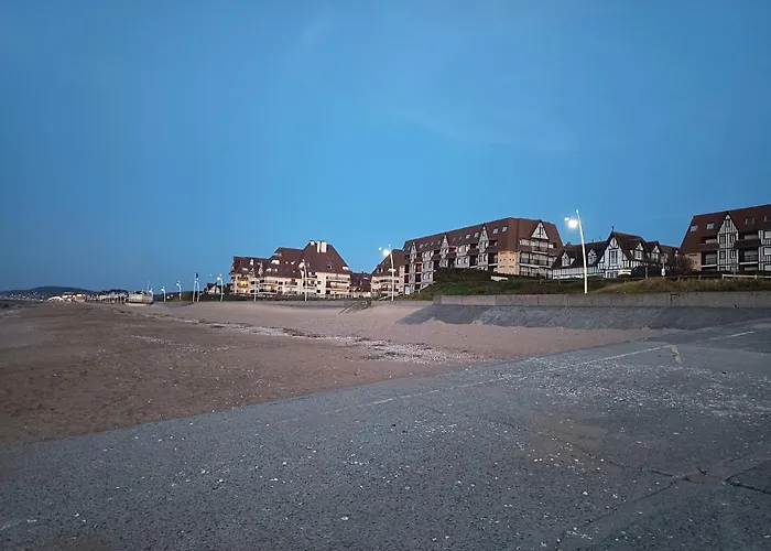 Apartment Le Lagon De Leon Escapade A Deux En Front De Mer, Avec Acces Direct Et Privatif A La Plage, Sur La Promenade Marcel Proust A (adults Only)